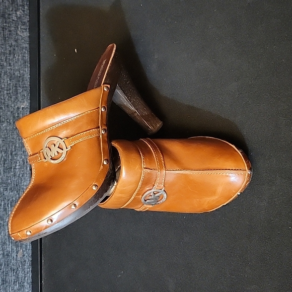 Michaell Kors| Clogs Size 10 - Picture 3 of 8